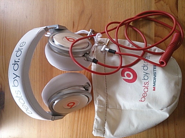 出SENNHEISER耳机和高仿Beats Pro折叠耳机