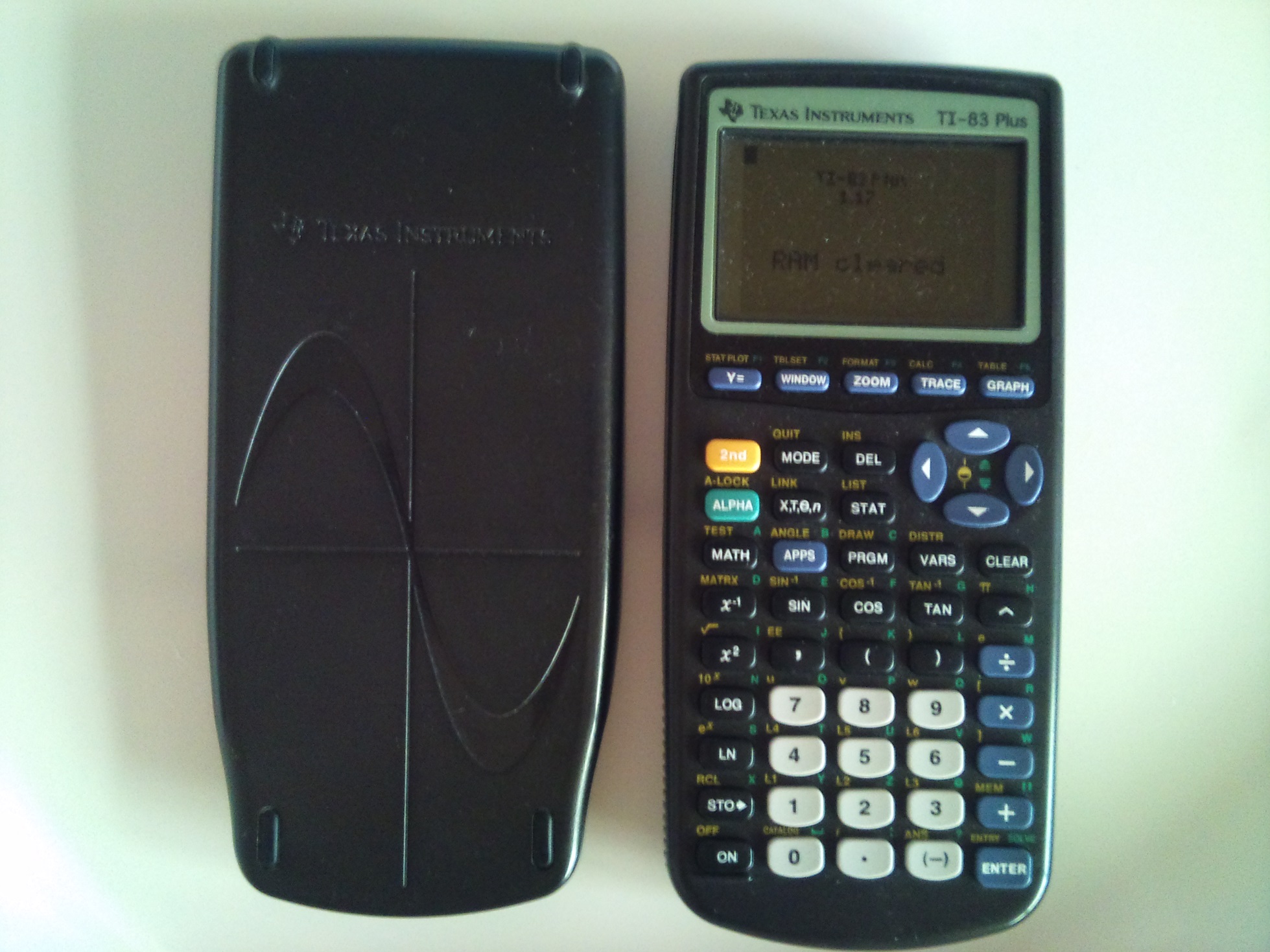 出几个闲置金融计算器:德州仪器TI-83 PLUS,卡