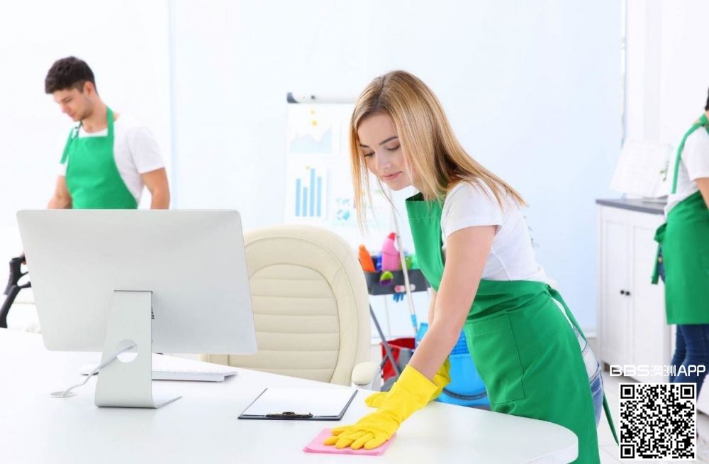 commercial-office-cleaner-cleaning.jpg